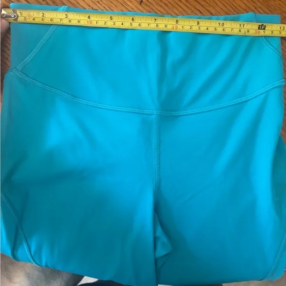 Like new Lululemon 3/4 length leggings - Picture 5 of 7